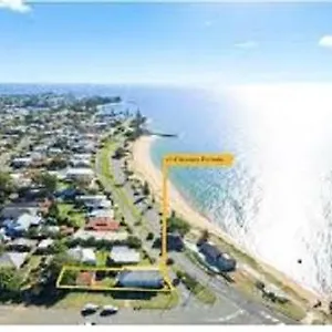 Beachside Queenslander , Scarborough Australia